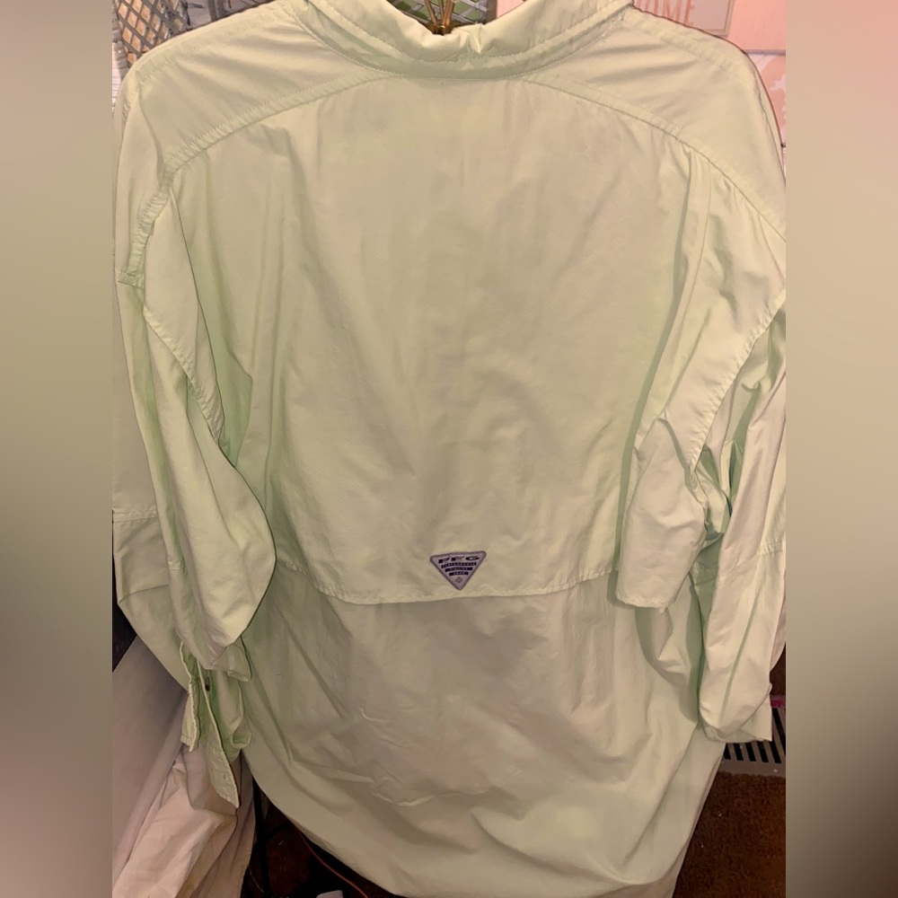 Columbia. Button Down Shirt Adjustable Sleeves. Great for Fishing and outdoors. - Picture 2 of 3